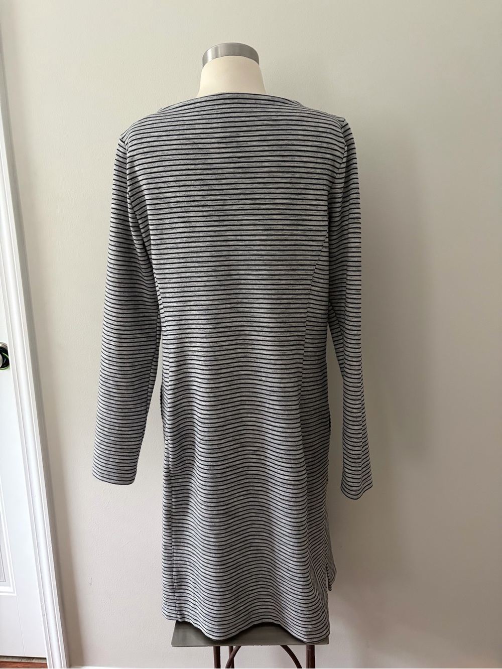 Duluth Trading Co Porte Pro Stretch Striped Long-Sleeve Dress Gray & Black M - Picture 6 of 8